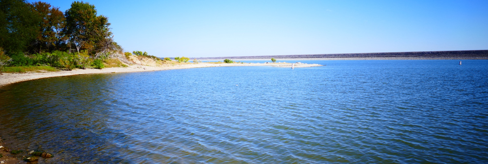 The Lake Doctor - lake management floating fountains Dallas Fort Worth Texas - Lake Management Company - Floating Fountains Aeration Systems Vegetation Control Fish Fish Feeders Installation & Design